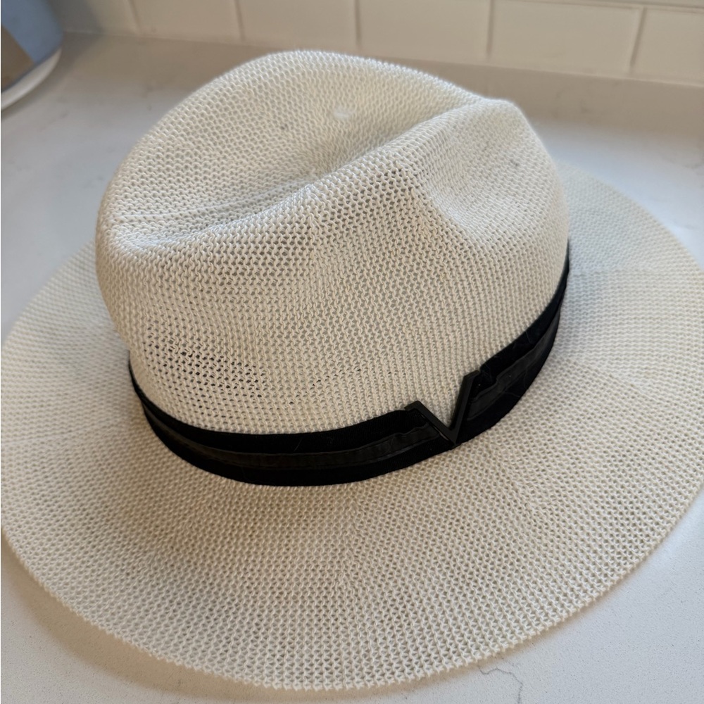 Vince Camuto White Fedora Hat with Black Band